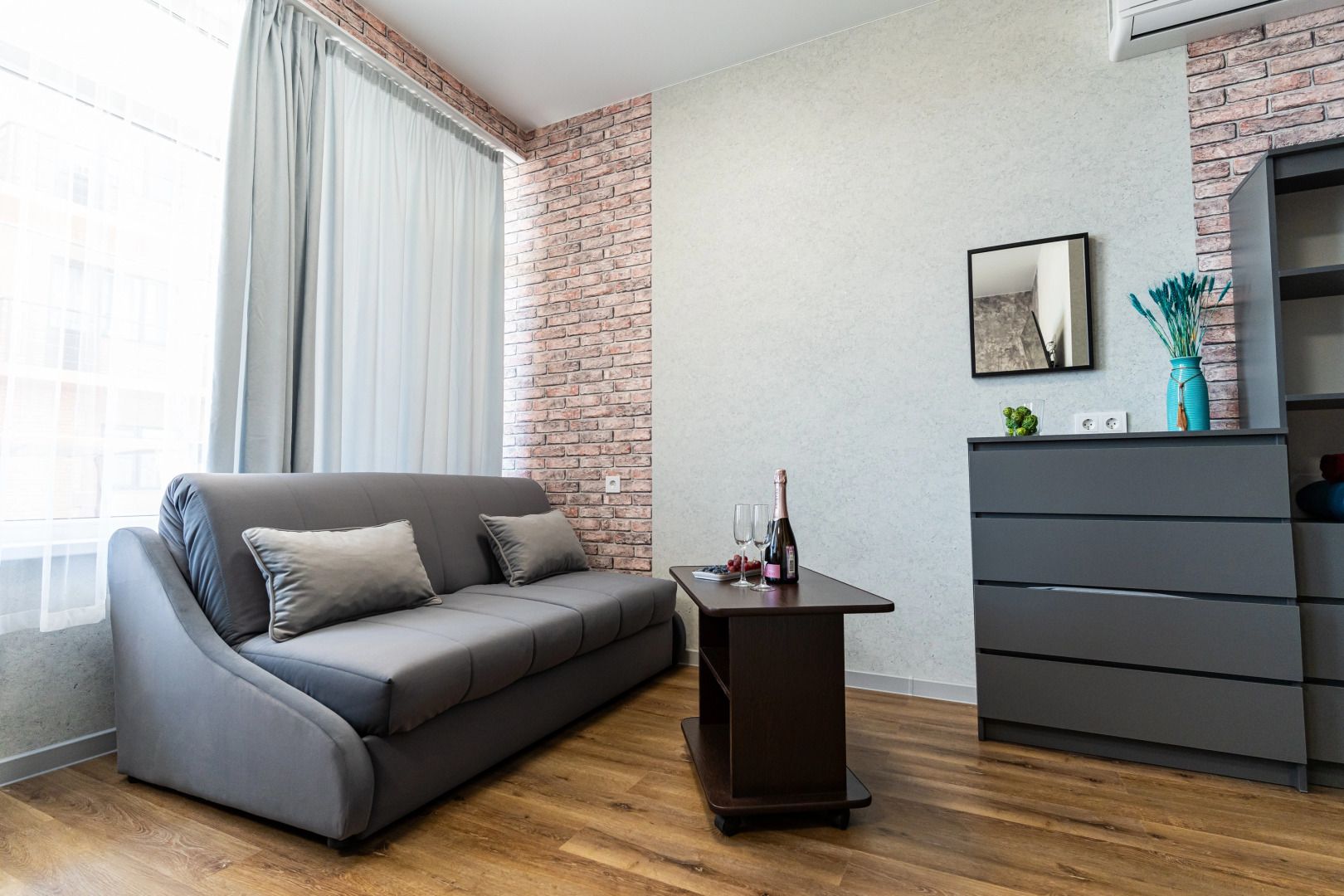 Апартаменты в Нoвоpоccийcкe c Дизaйнерcким Рeмoнтoм 2