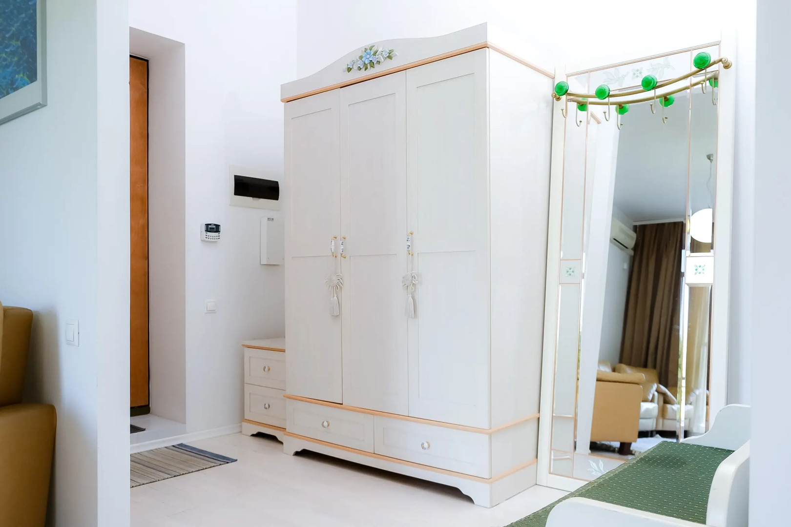 Апартаменты Unique Apart Прованс с джакузи рядом с набережной и фонтаном Весенней 7