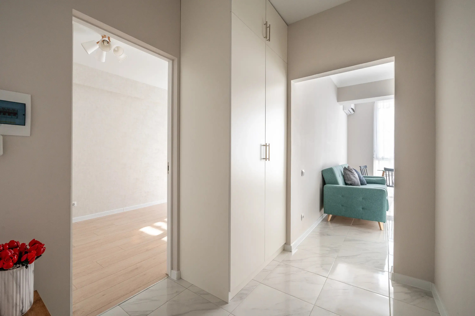 Светлая квартира с панорамными окнами. МПС 82