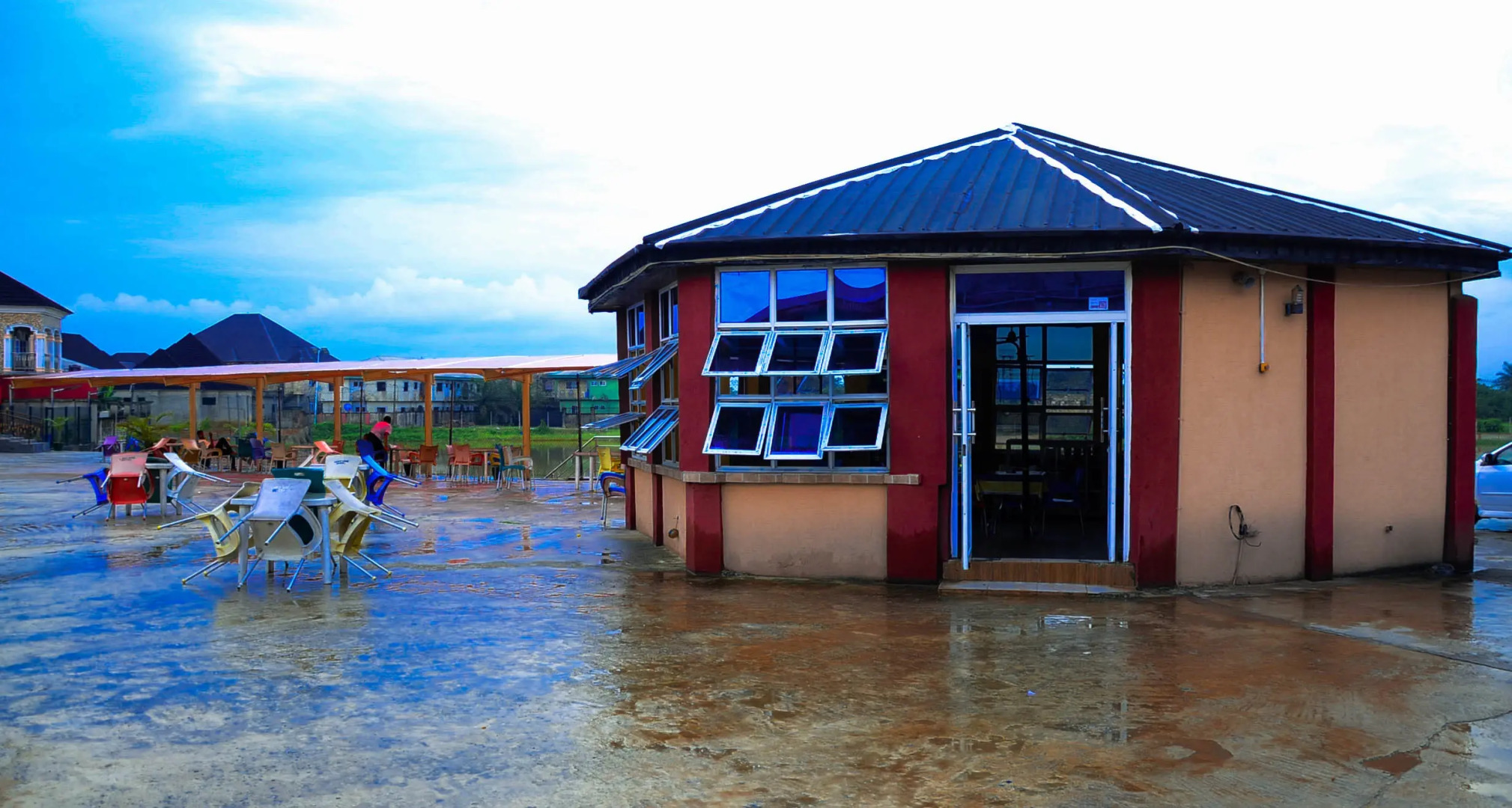 Отель LAKE SIDE HOTEL WARRI