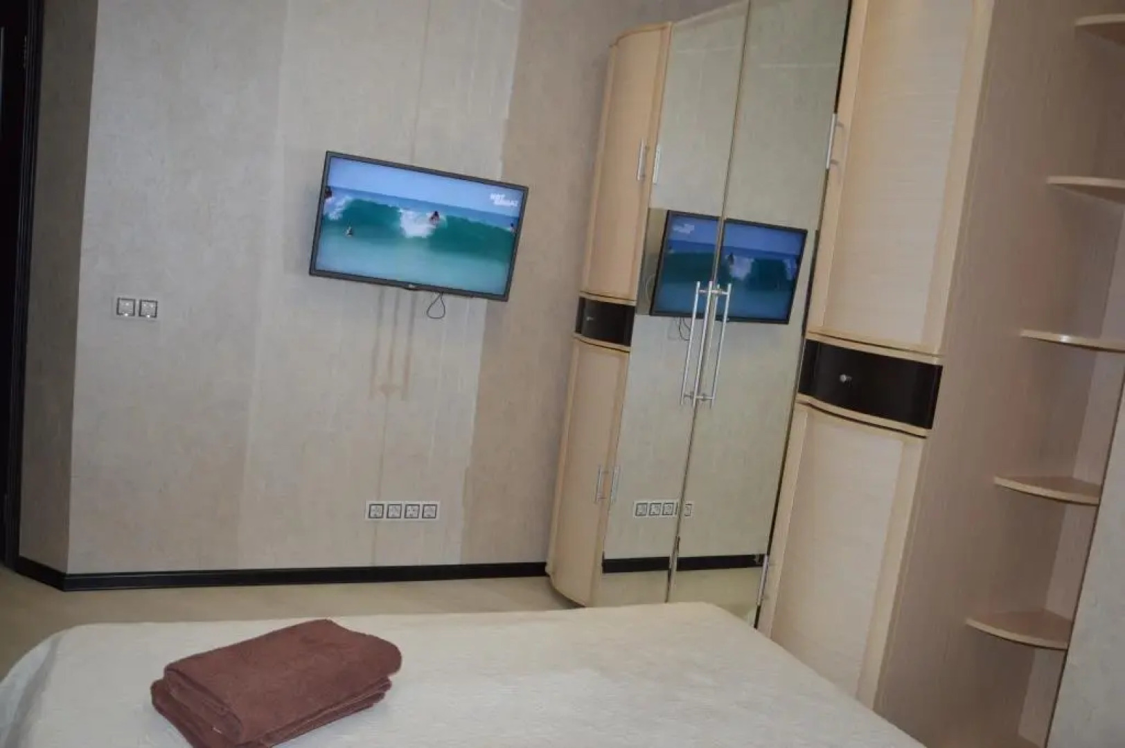 Апартаменты на Крайнова 4