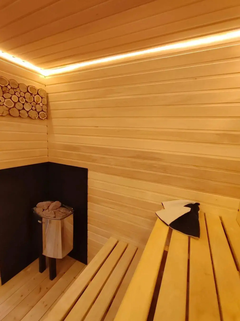 Частный дом Дом с панорамными окнами, 3 спальнями и сауной