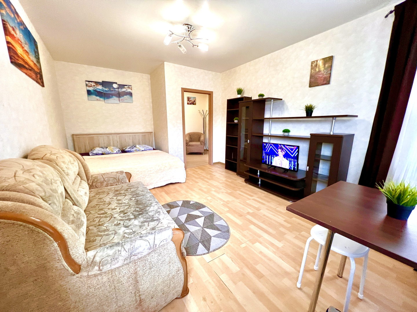 Уютные Апартаменты в Центре Города рядом с пл. Куйбышева (ул. Галактионовская 106А)