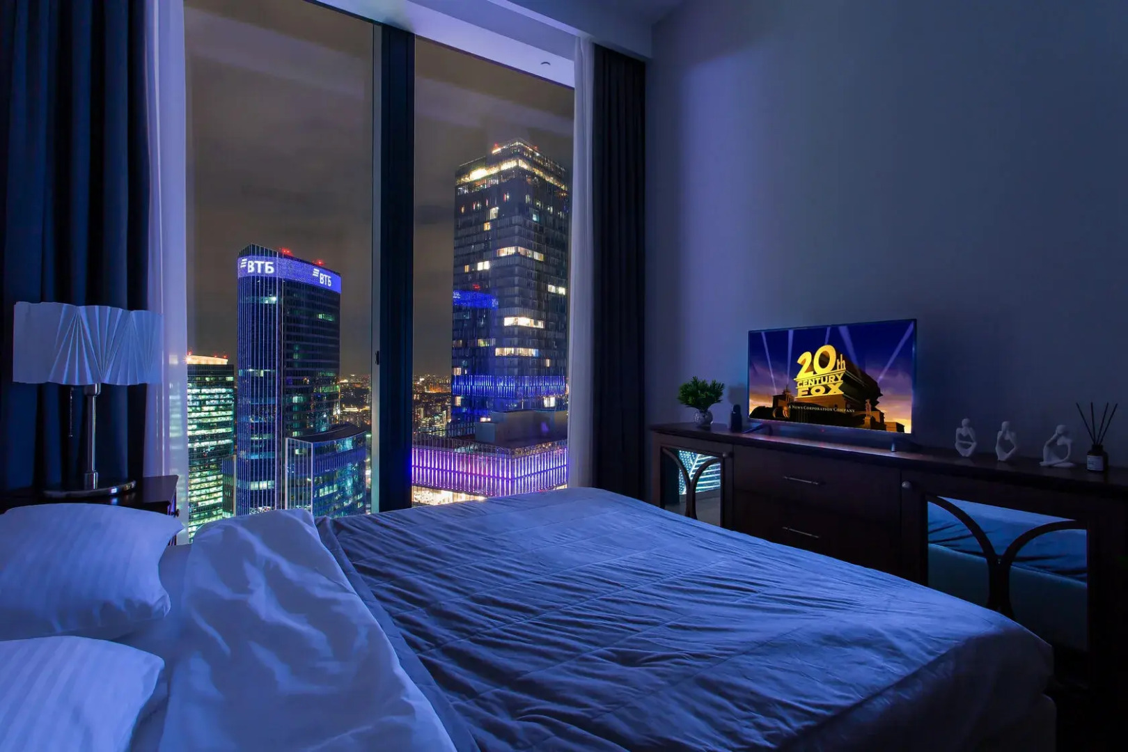 Апартаменты Sky City Moscow 62 этаж! Вид на Башни, Лужники, Парк победы и город! Очень уютный!