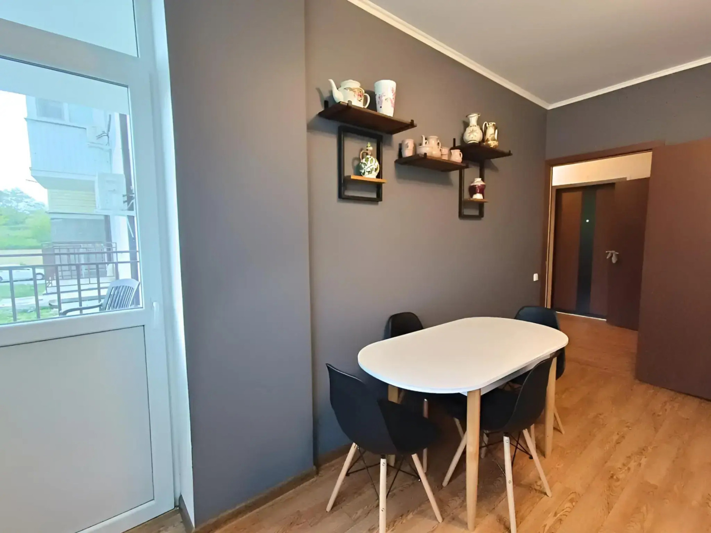 Апартаменты Двухкомнатные на втором этаже с балконом