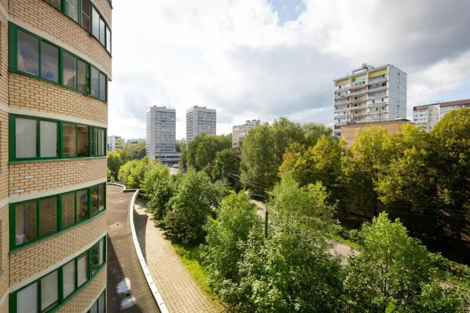 Апартаменты 2 комнатные с балконом в центре города, рядом Парк Победы