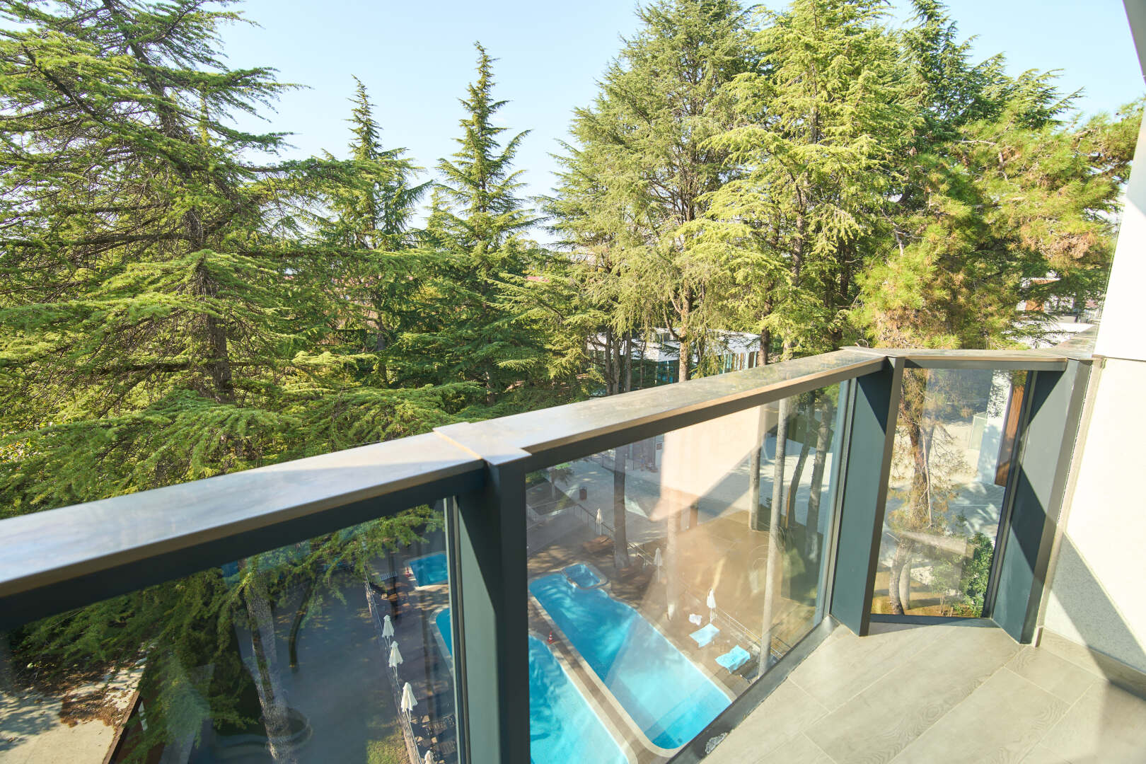 Отель Mirror Family