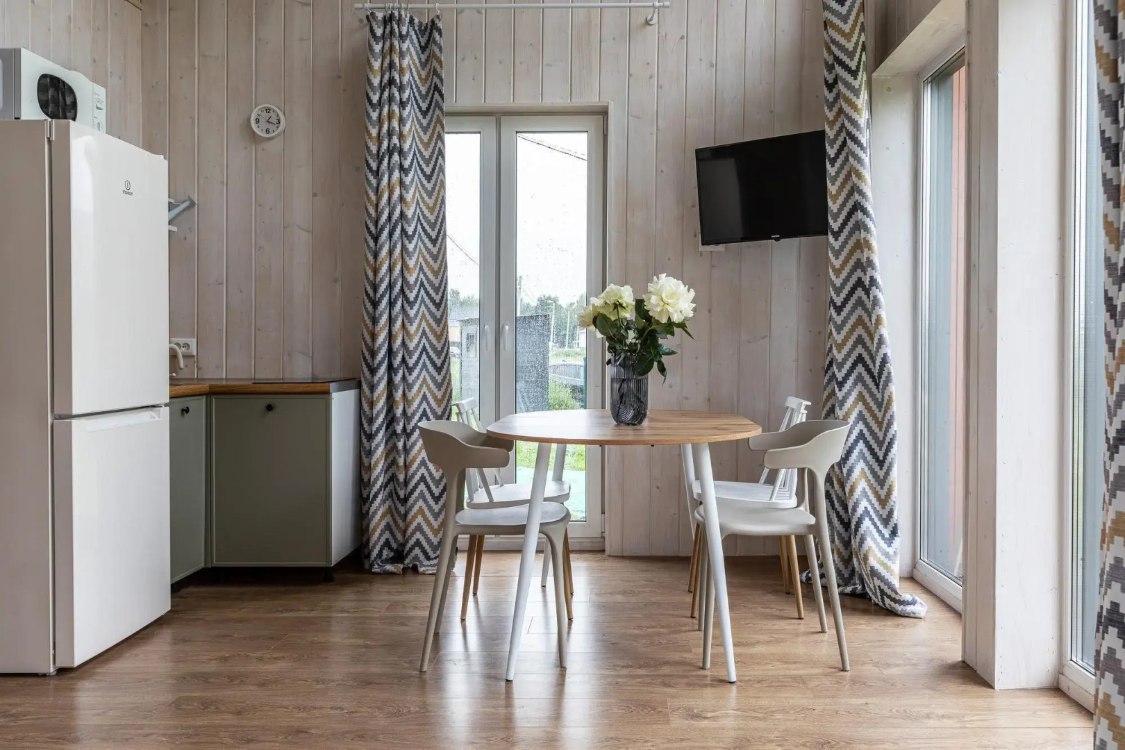 Частный Дом Яркий панорамный с видом на лес