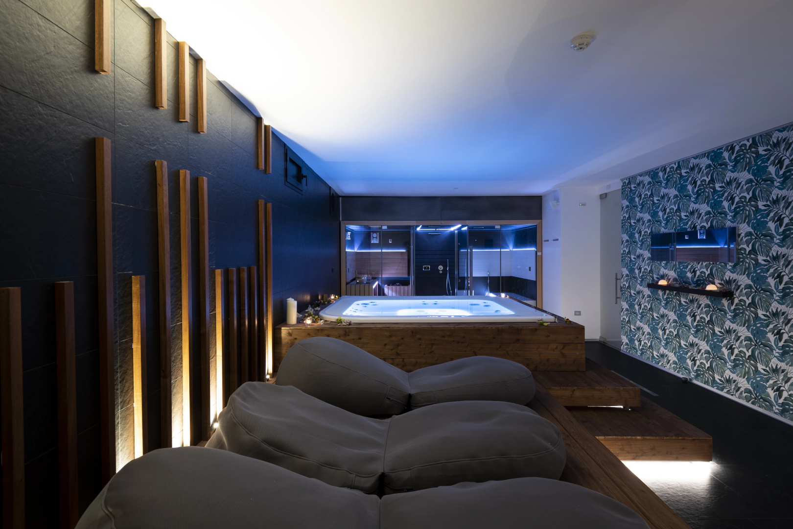 Отель Alkamuri Posh Hotel