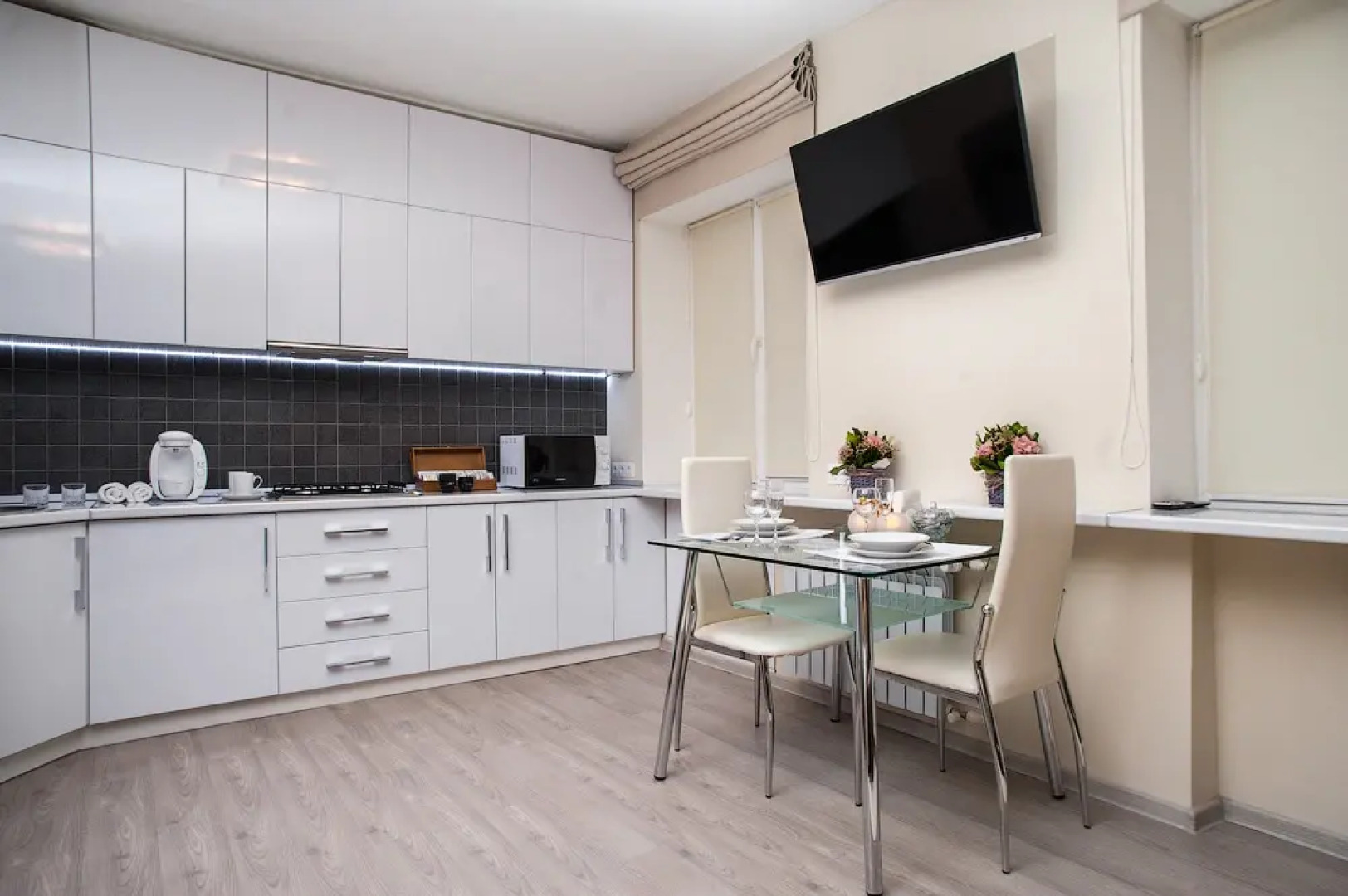 Апартаменты Тихая студия 36кв.м,рядом станция подземного трамвая и большой ТЦ