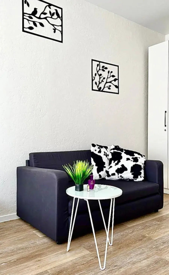 Квартира Однокомнатная Рядом с ЛА Трактор и Красивым Видом на Собор