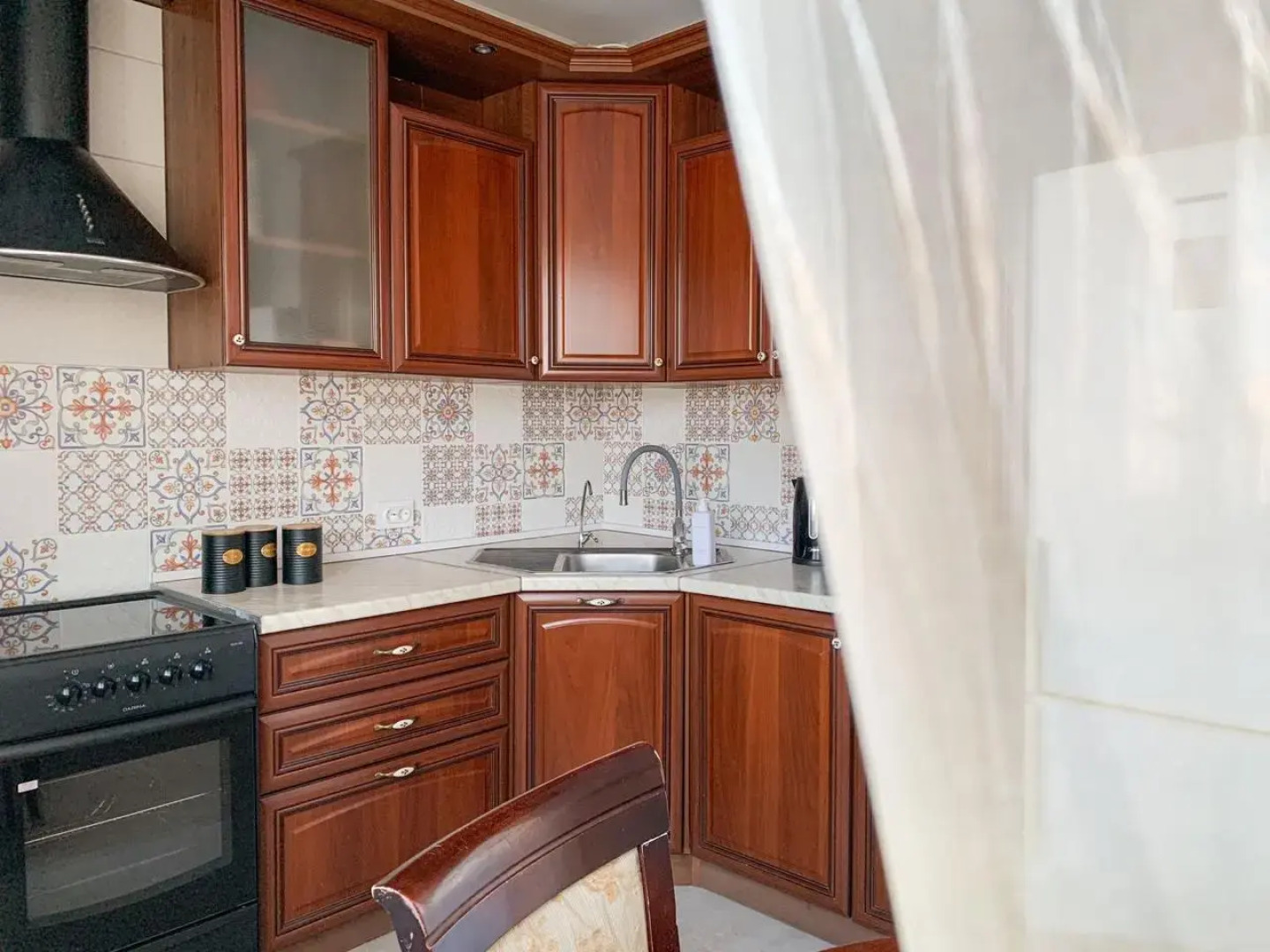 Квартира на Тополиной аллее с просторной кухней