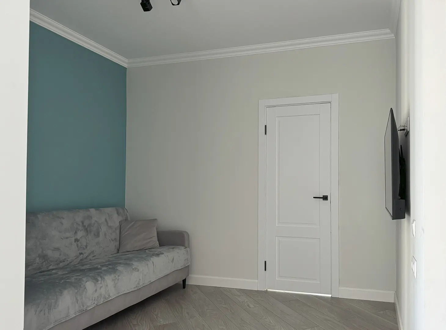 Квартира с панорамным остеклением и дизайнерским ремонтом