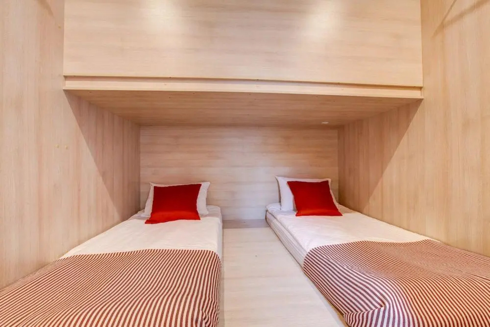 Отель Капсульный хостел Dad and Cat