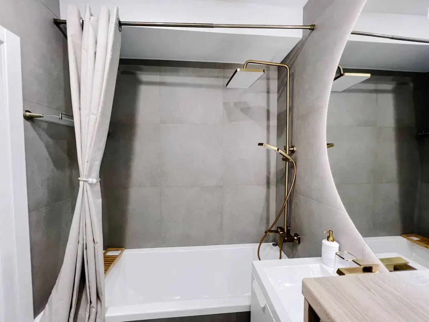 Квартира Aparts Дизайн-студия в центре с ж/д вокзалом