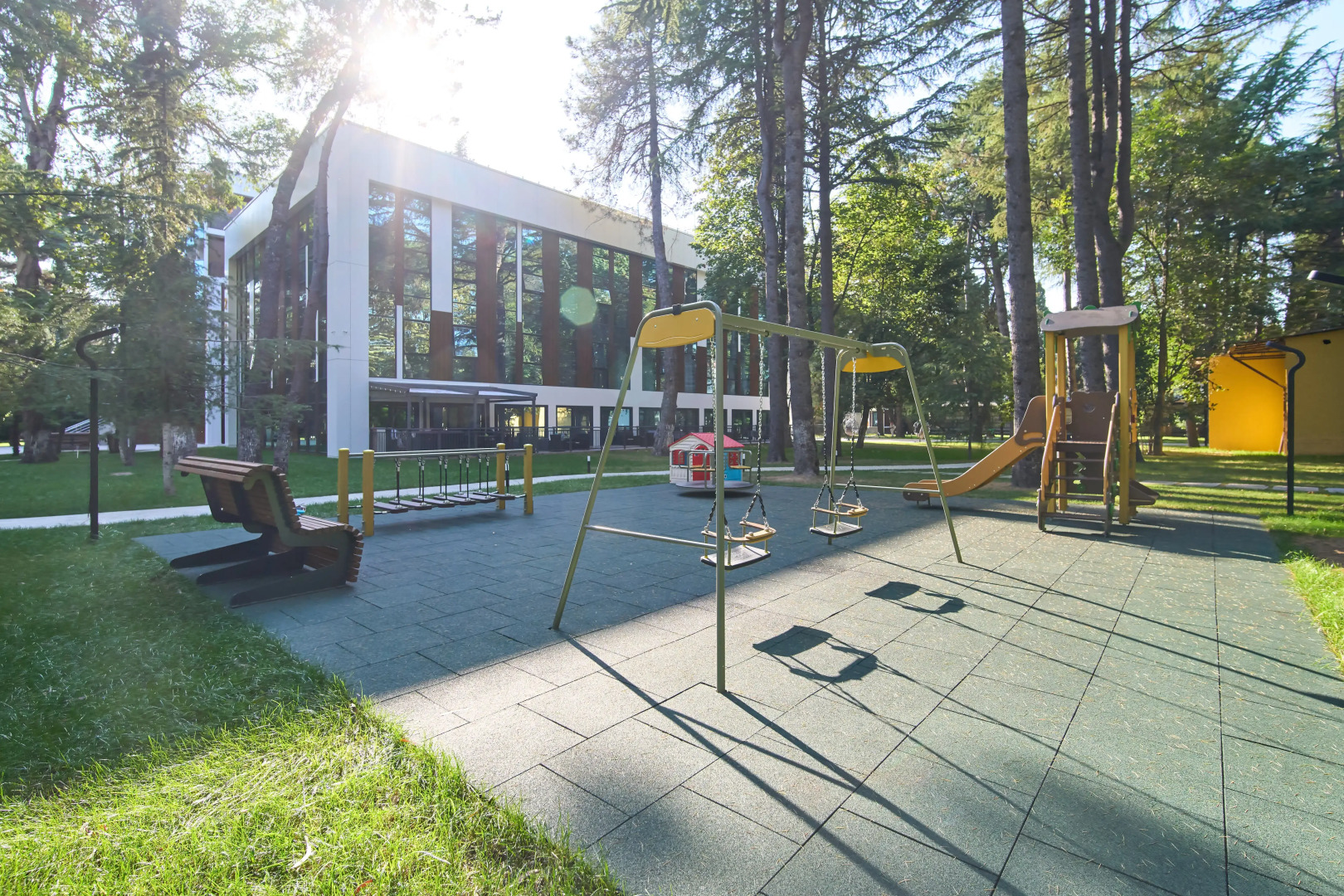 Отель Mirror Family