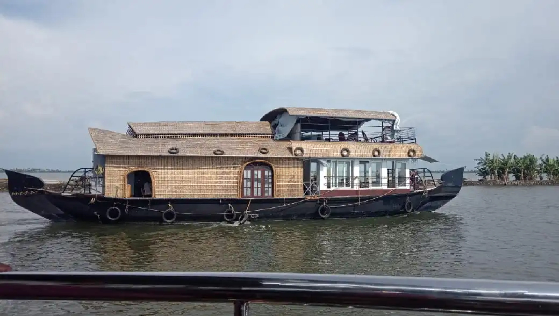 Отель Sreekrishna one Bedroom Private Houseboat