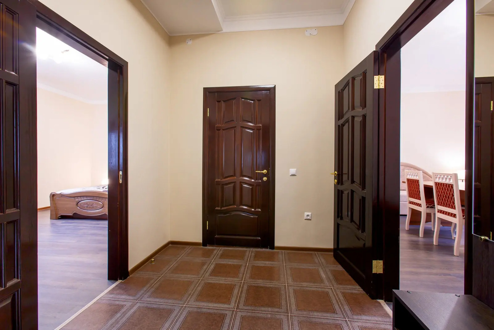 Отель Корона