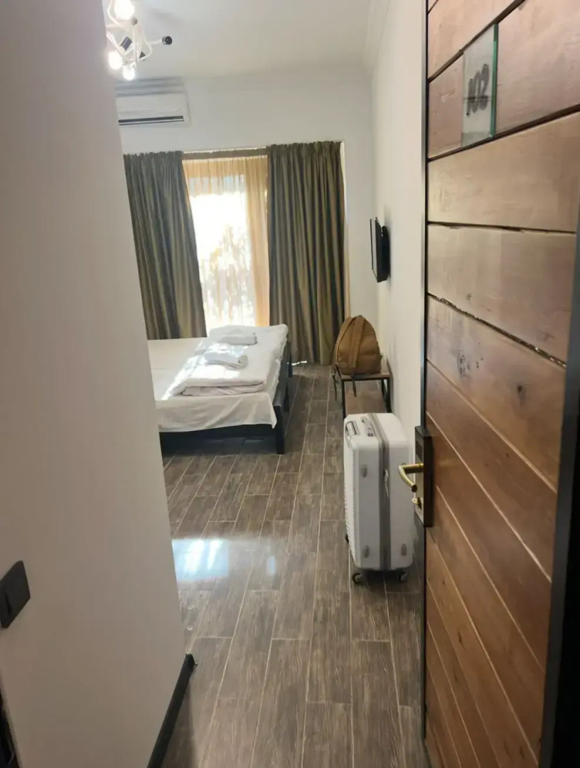 Отель Исака