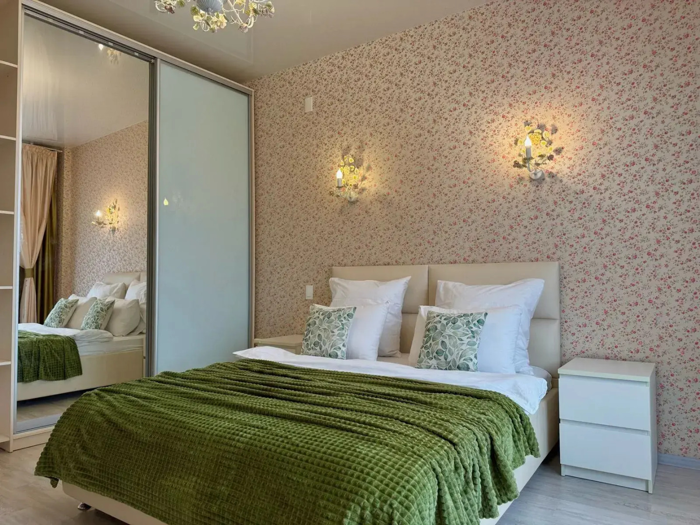 Апартаменты Аврора Октябрьская 24