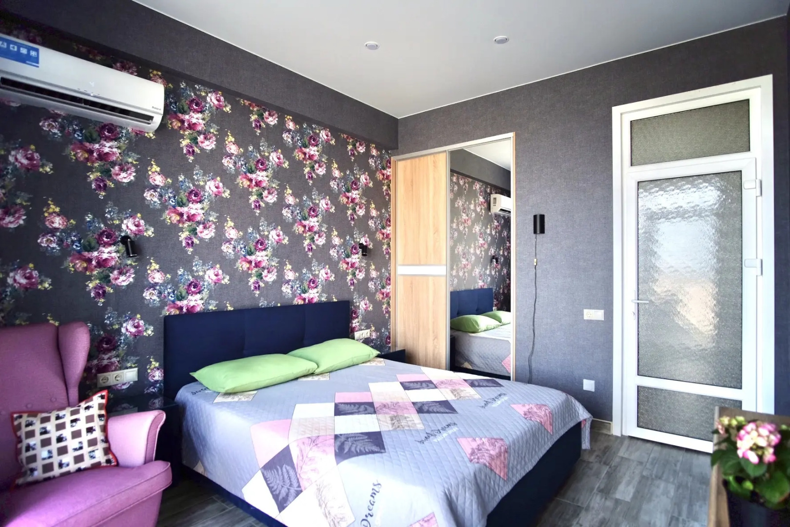 Апартаменты просторные в топовой локации Сочи у Морпорта