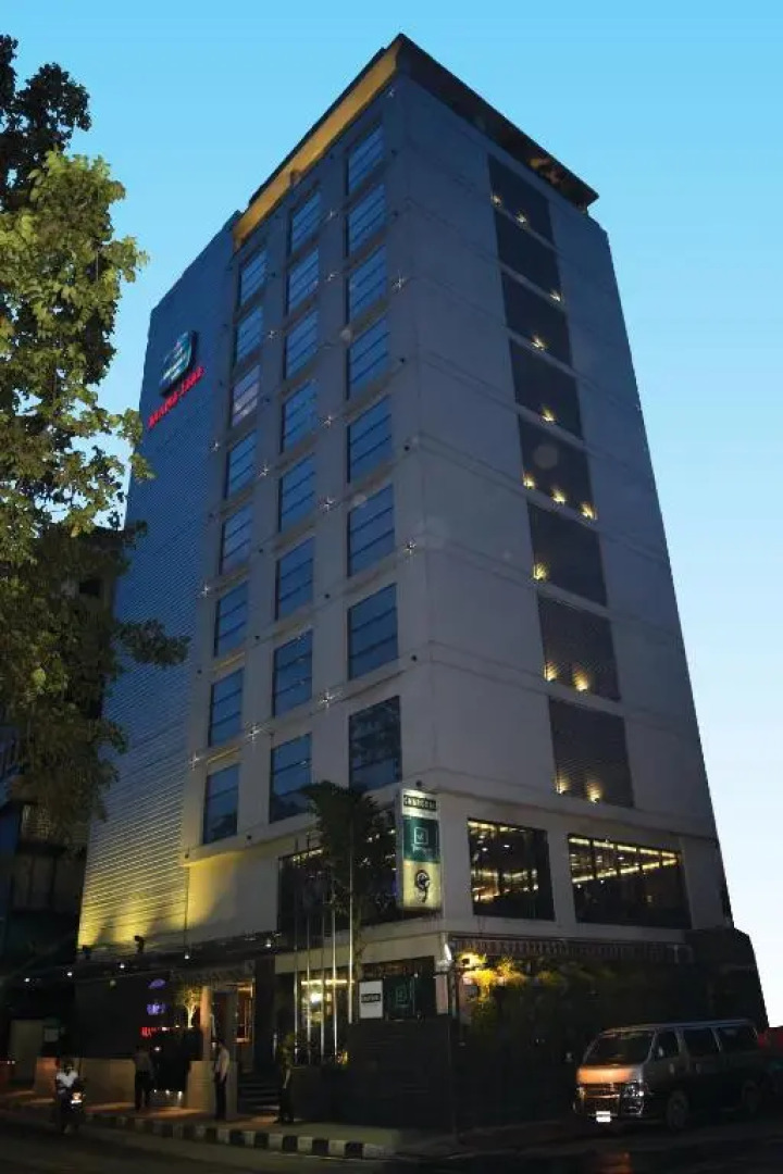 Отель Best Western Plus Maple Leaf