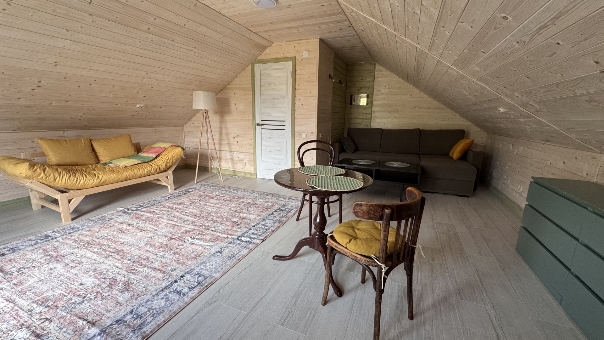 Квартира Мансарда на берегу озера