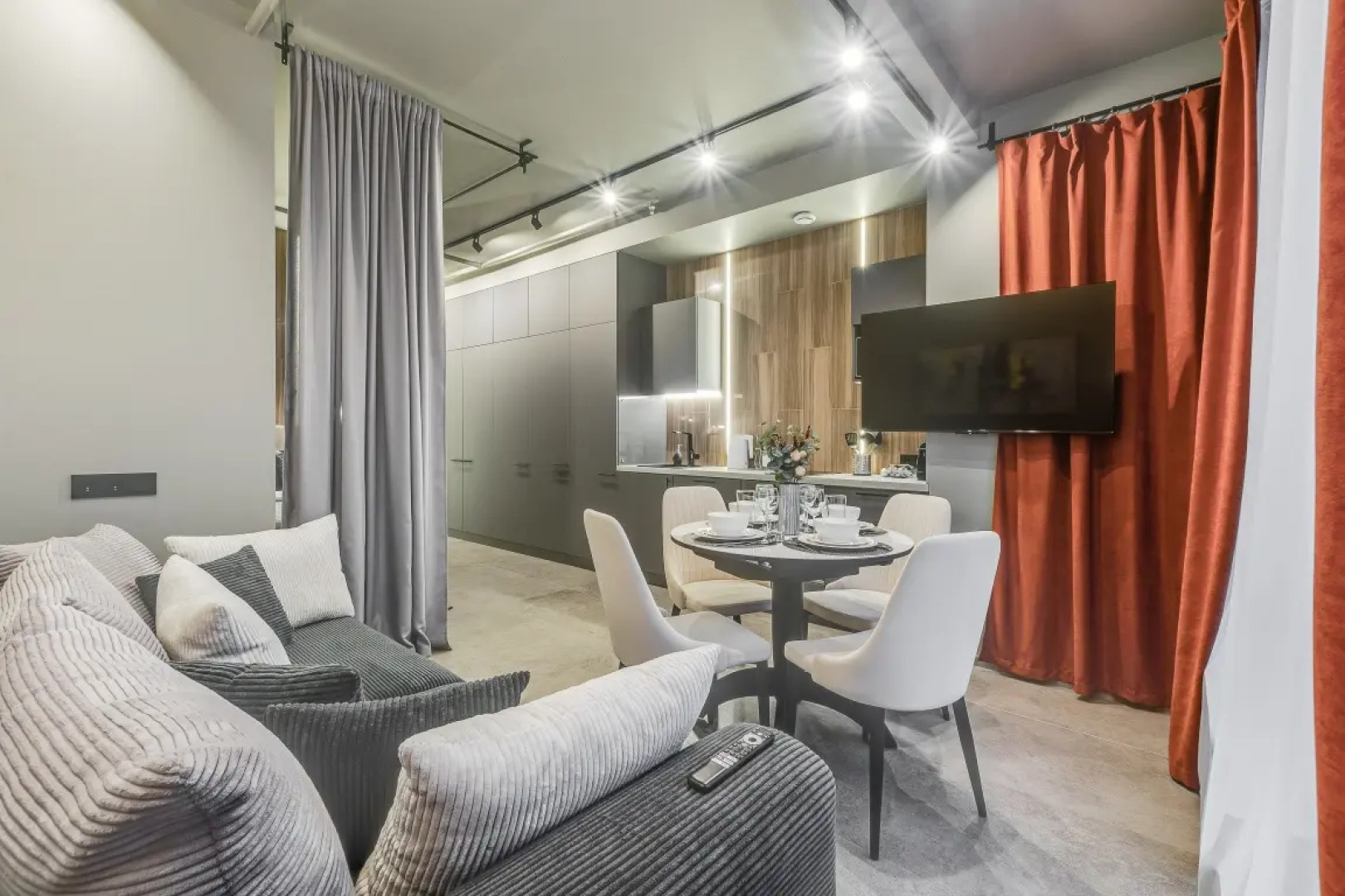 Апартаменты Премиум с Видом на Город Business Apartments