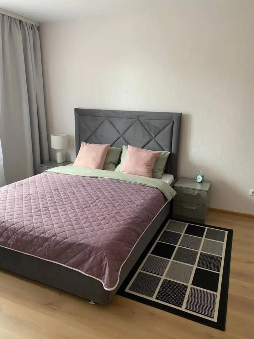 Квартира Просторная Квартира в 5 мин от НИИ Петрова/Гранова