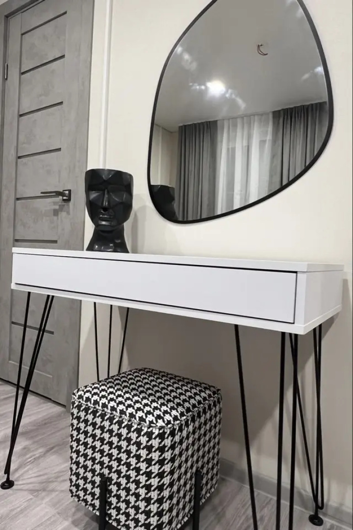 Апартаменты 4 оранжево-черные