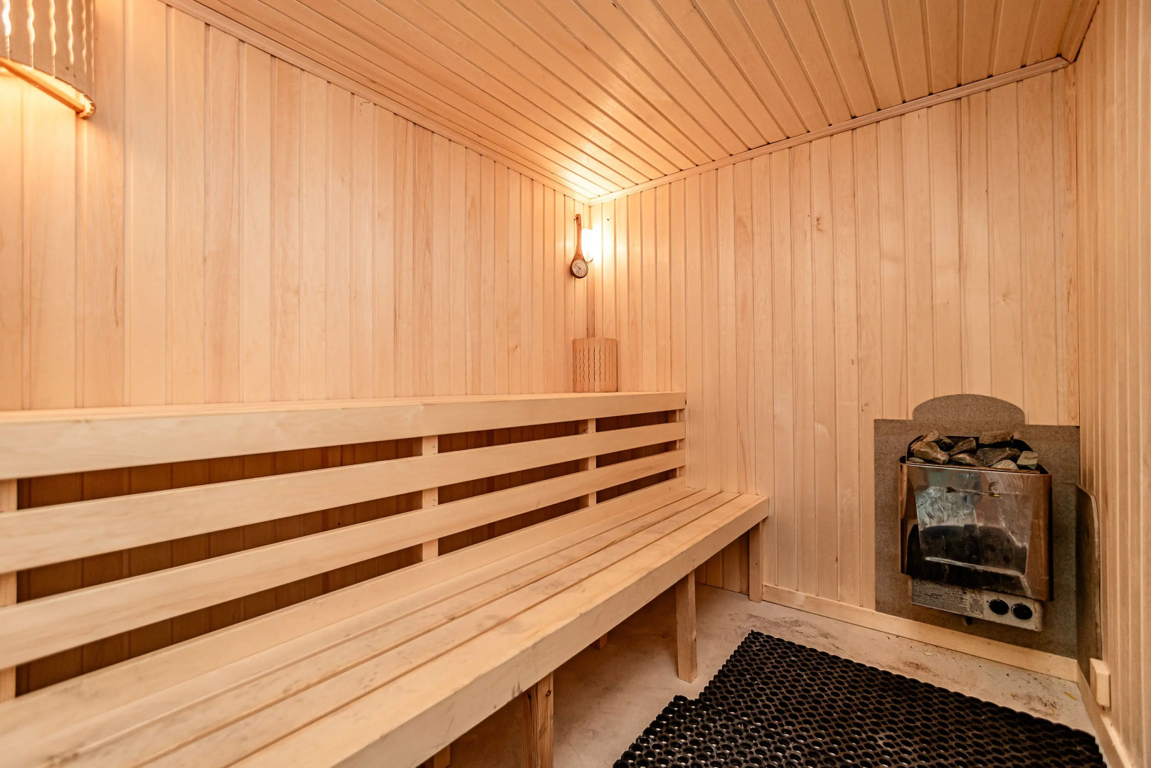 Частный дом Шикарный дом в Апрелевке с бассейном и сауной