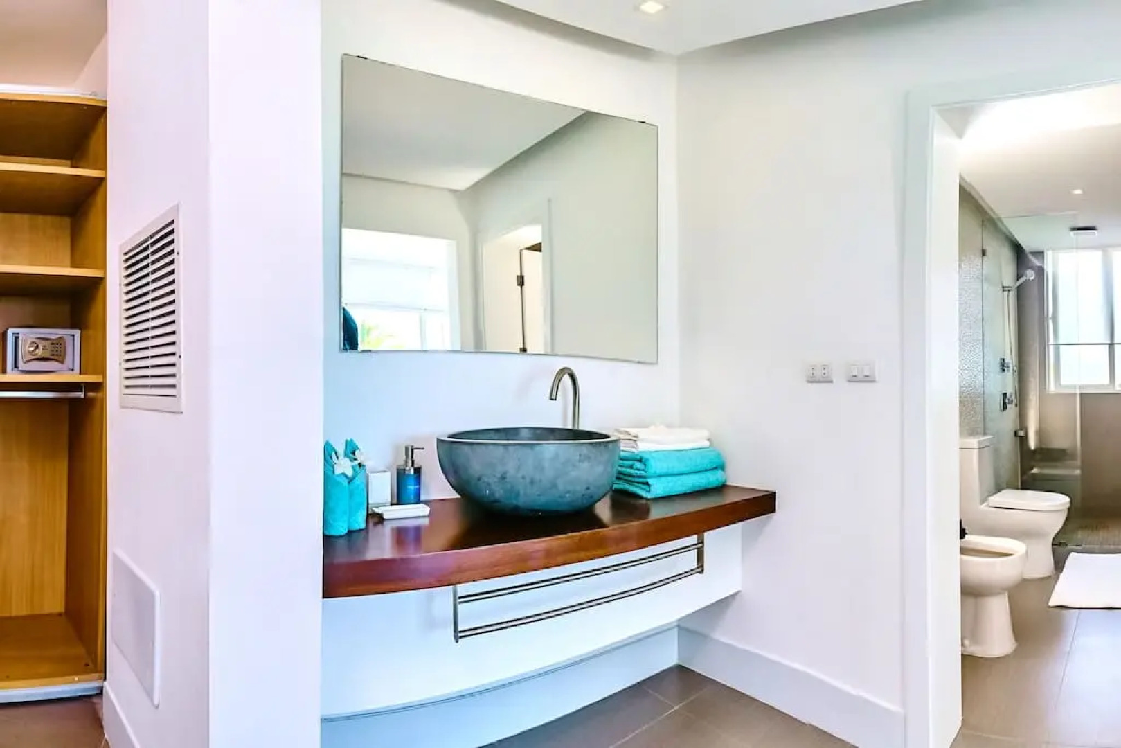 Апартаменты Stunning Ocean View Unique Beach