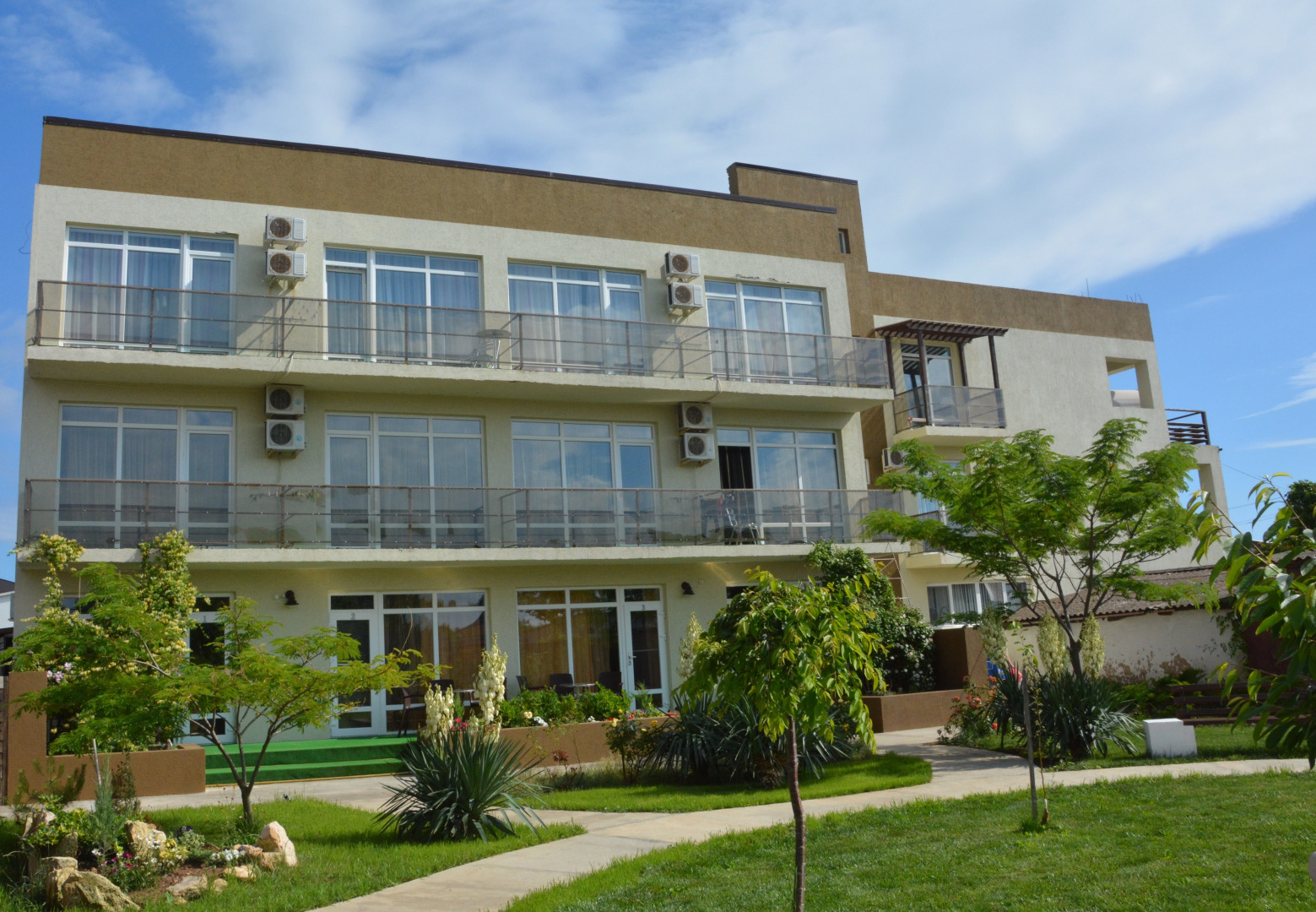 Dacha Leo Guest House