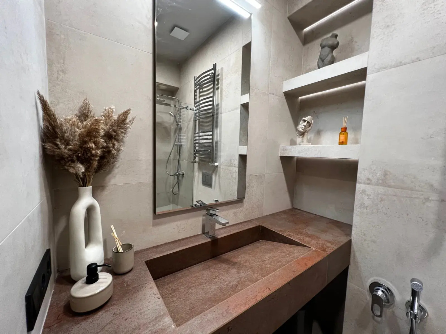 Apartments Leitmotif