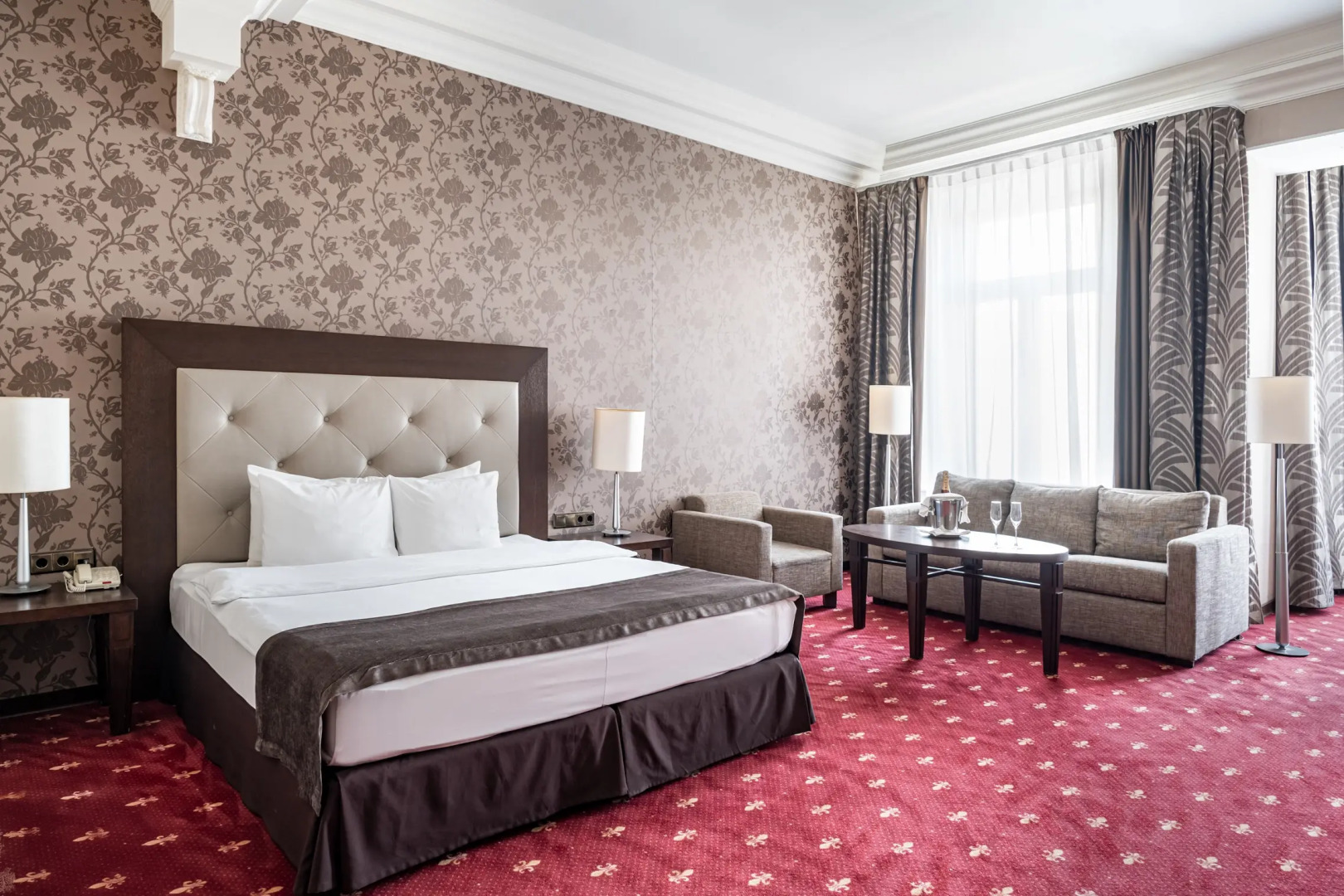 Отель Петро Палас 