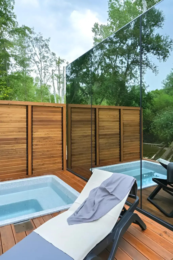 Частный Дом на Берегу Реки с Авторским Дизайном