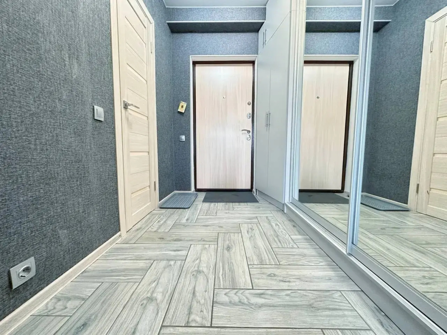 Квартира Галерея РRО на Площади Свободы 4