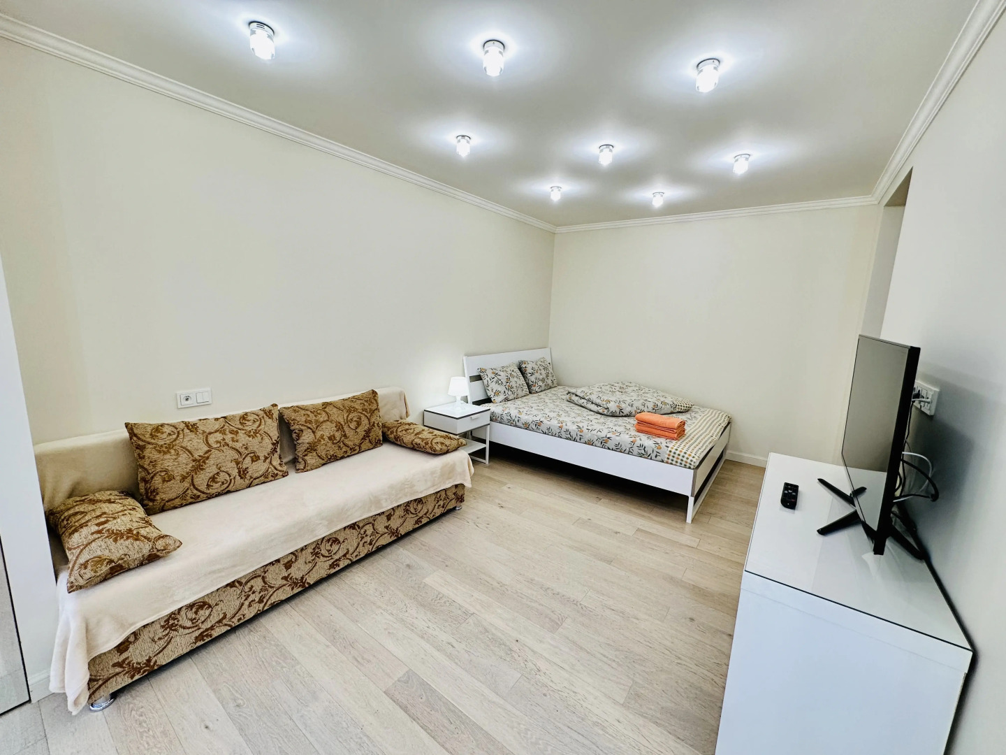 Апартаменты HotelRoom24 Грузинский переулок 12