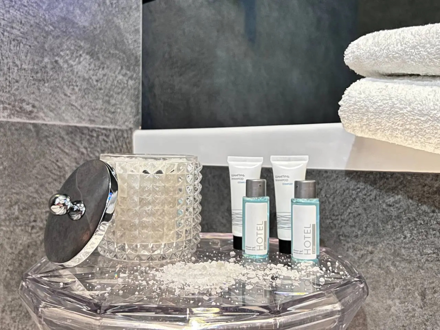 Апартаменты УHИKAЛЬНAЯ СTУДИЯ С МИНИ-БАСCЕЙHОМ НA ДВOИХ!