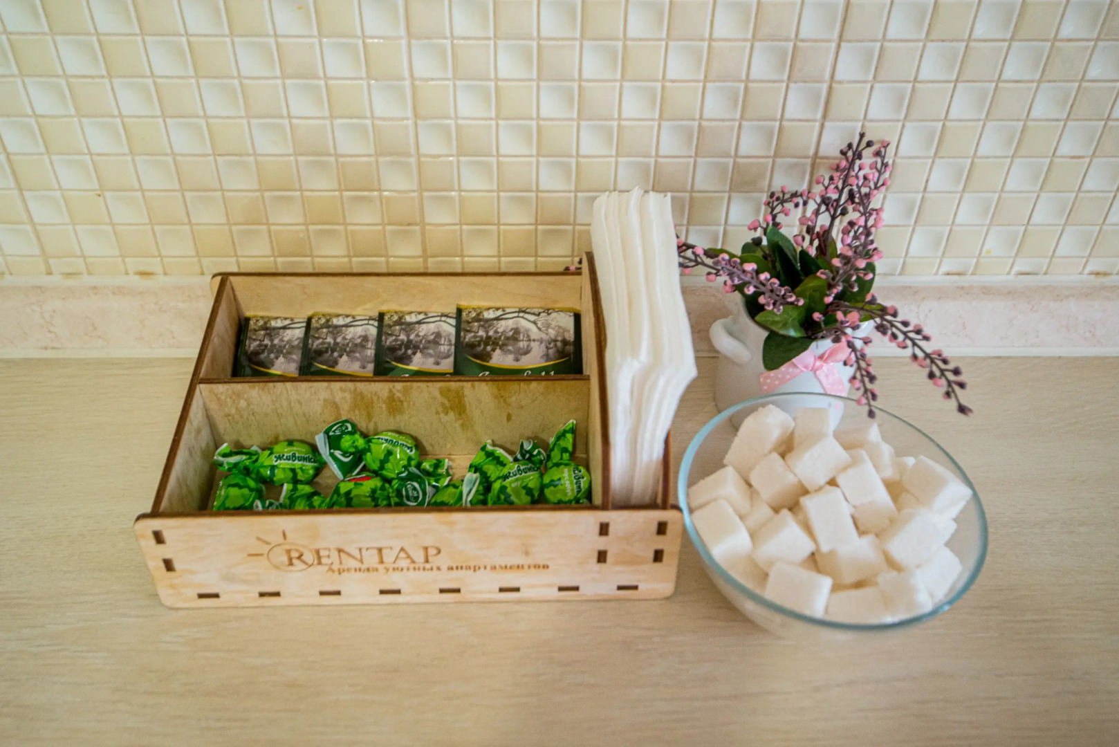 Квартира 1-к яркая у залива на Маркова 8/2 от RentAp, 4 сп.места