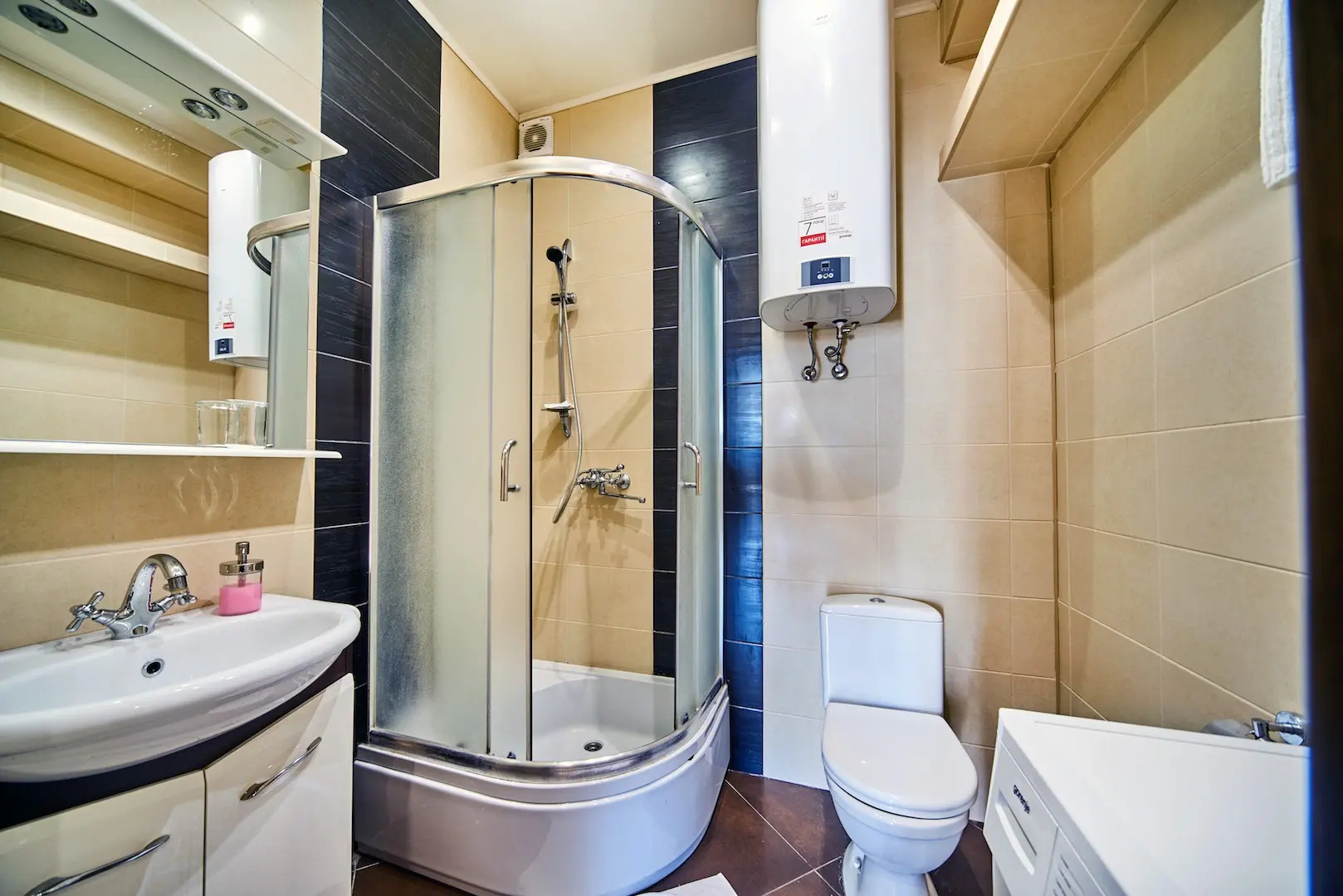 Двухуровневые апартаменты у моря на Античном