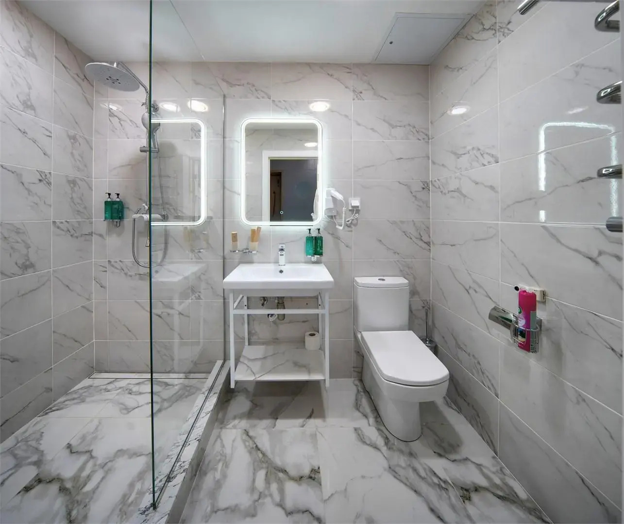 Хатти Апарт