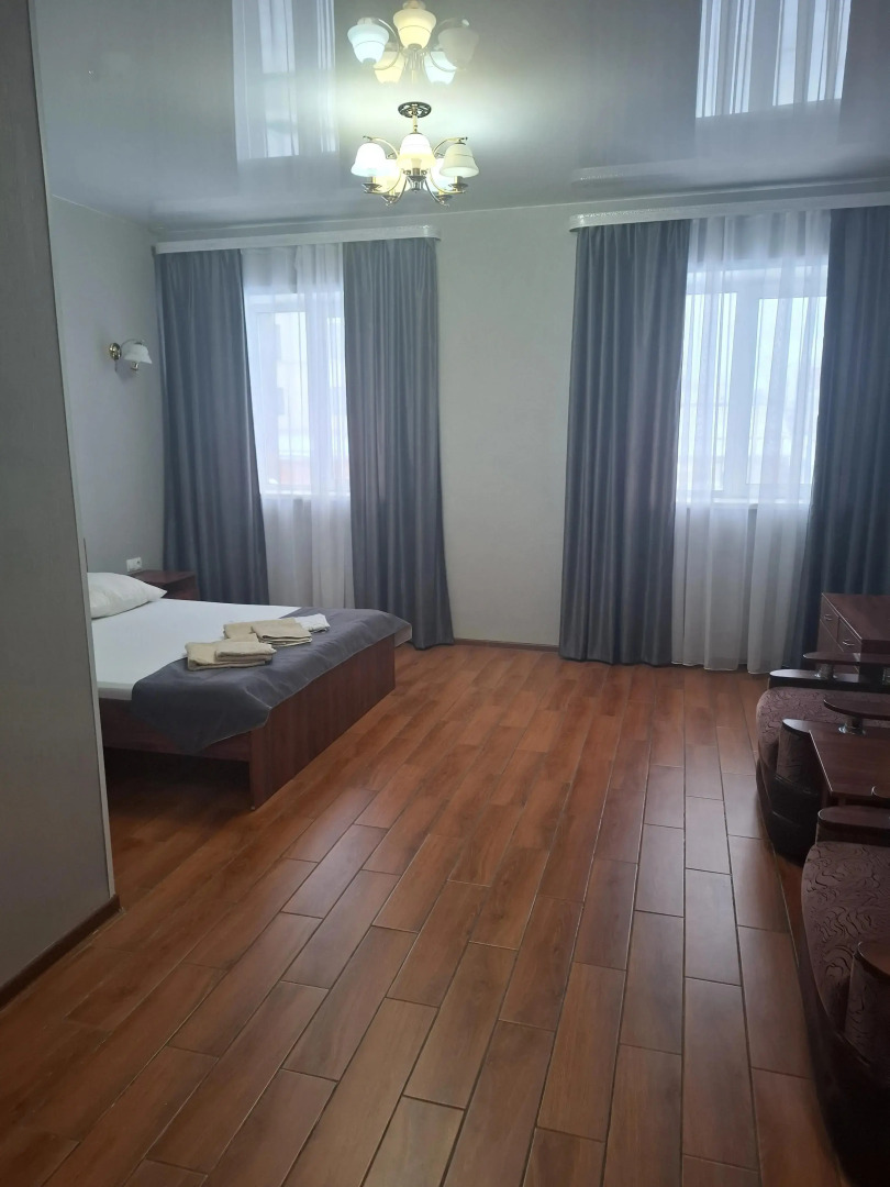 Отель Антураж