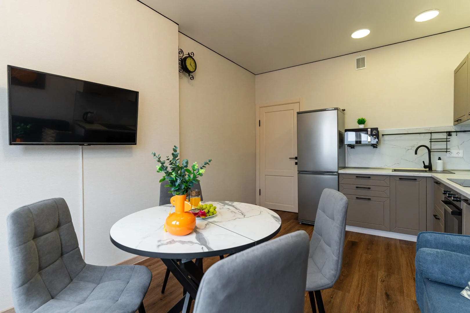 Апартаменты с Лоджией и Видом на Город и Море от LetoApart