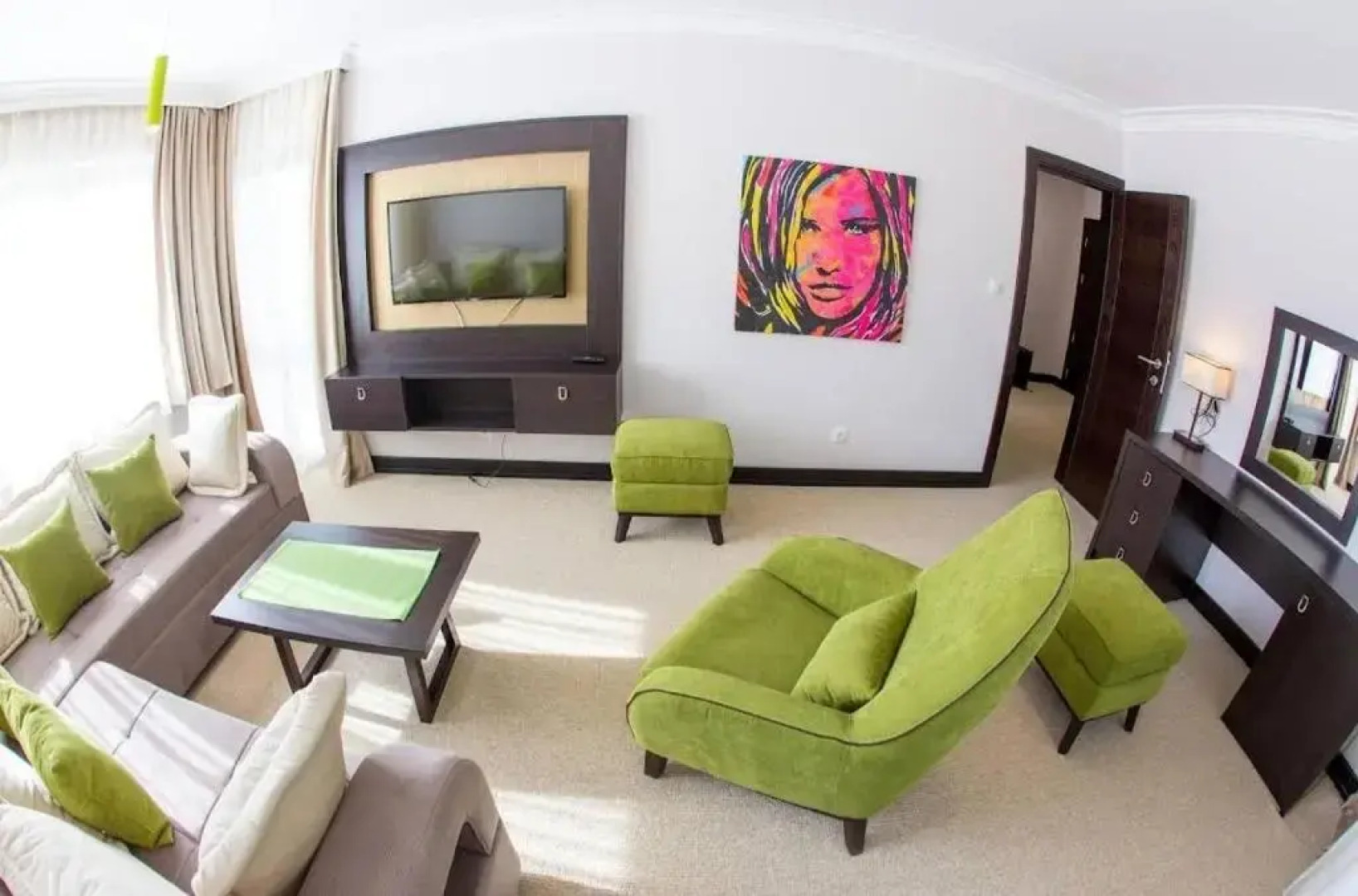 Отель Swiss Holiday