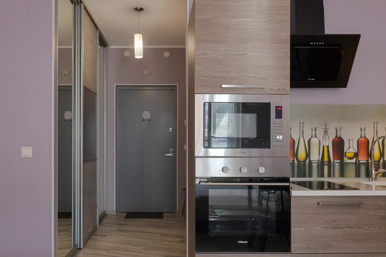 Квартира Лиловая студия на набережной Обводного канала