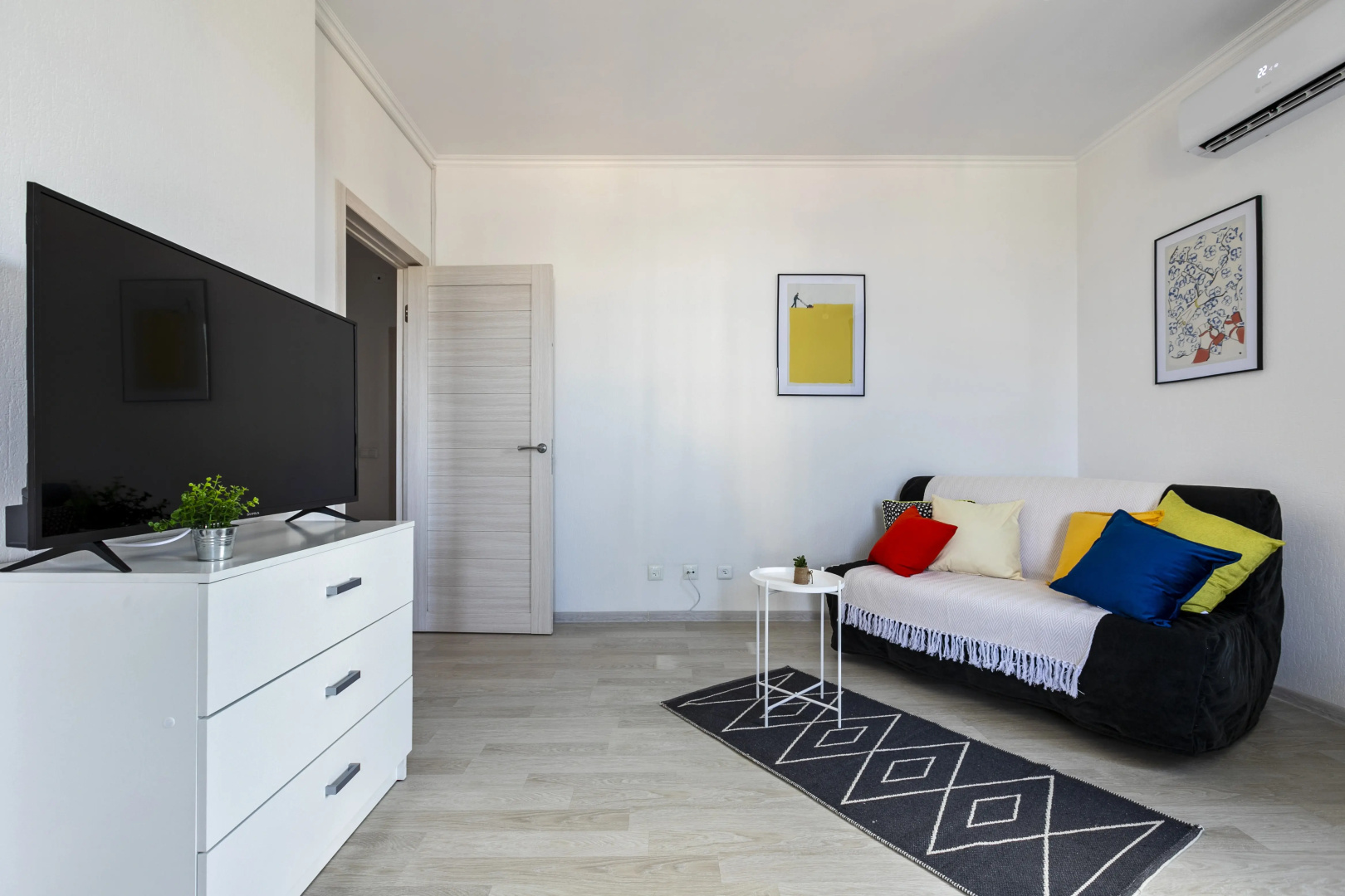 Great view 2-rooms Apartment 2 Min Walk to Raykin Plaza