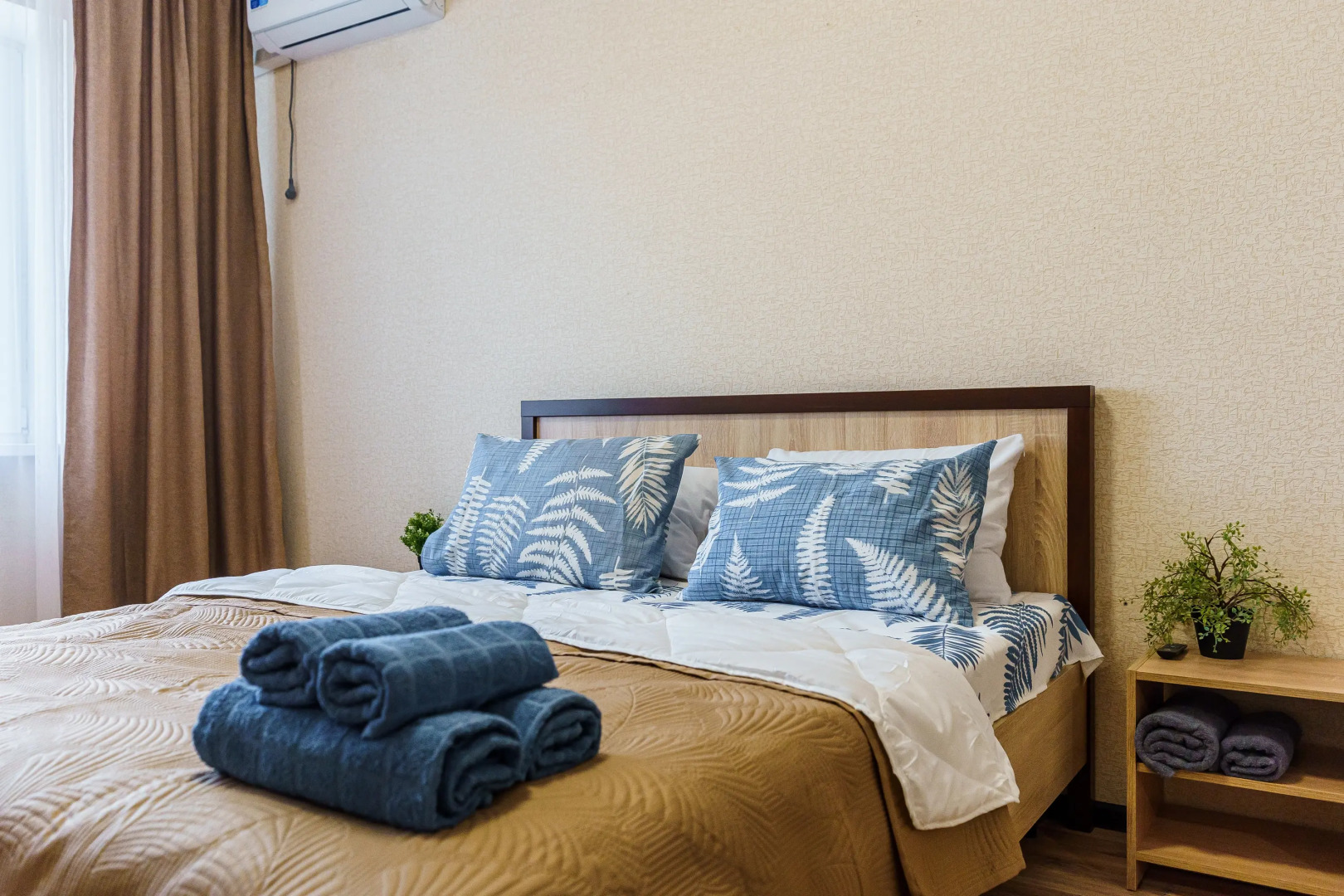 Апартаменты двух-комнатные в центральном районе Новороссийска от LetoApart