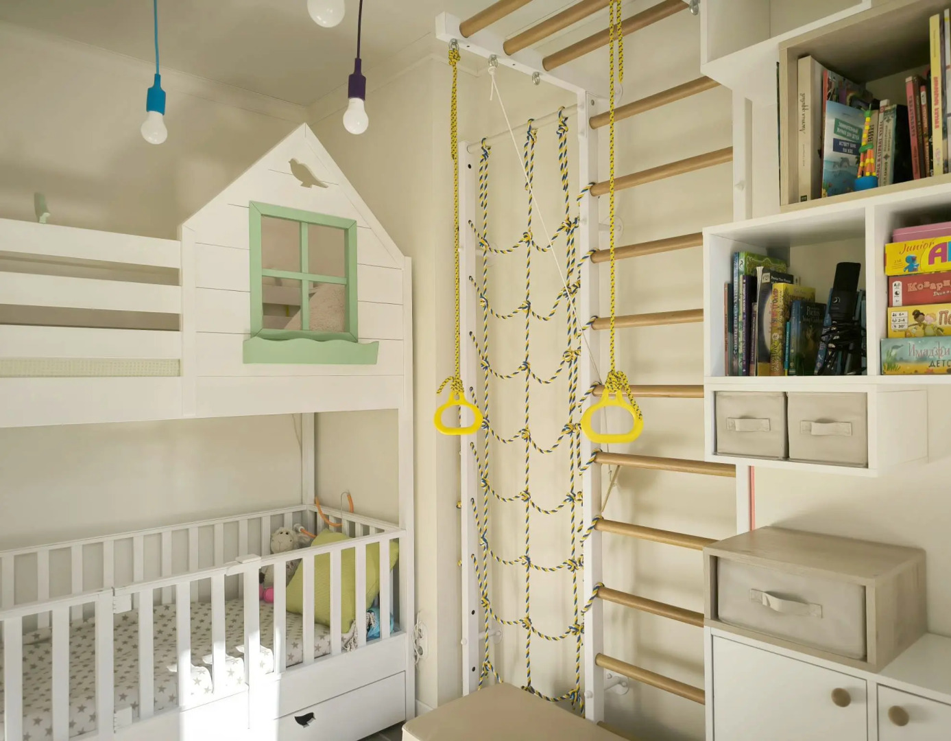 Квартира Комфортная с Просторной Гостиной, Спальней, Детской, Кабинетом и Двумя Санузлами