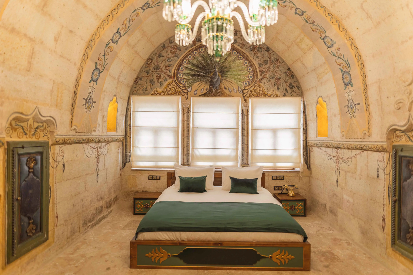 Отель Solo Cave Suites